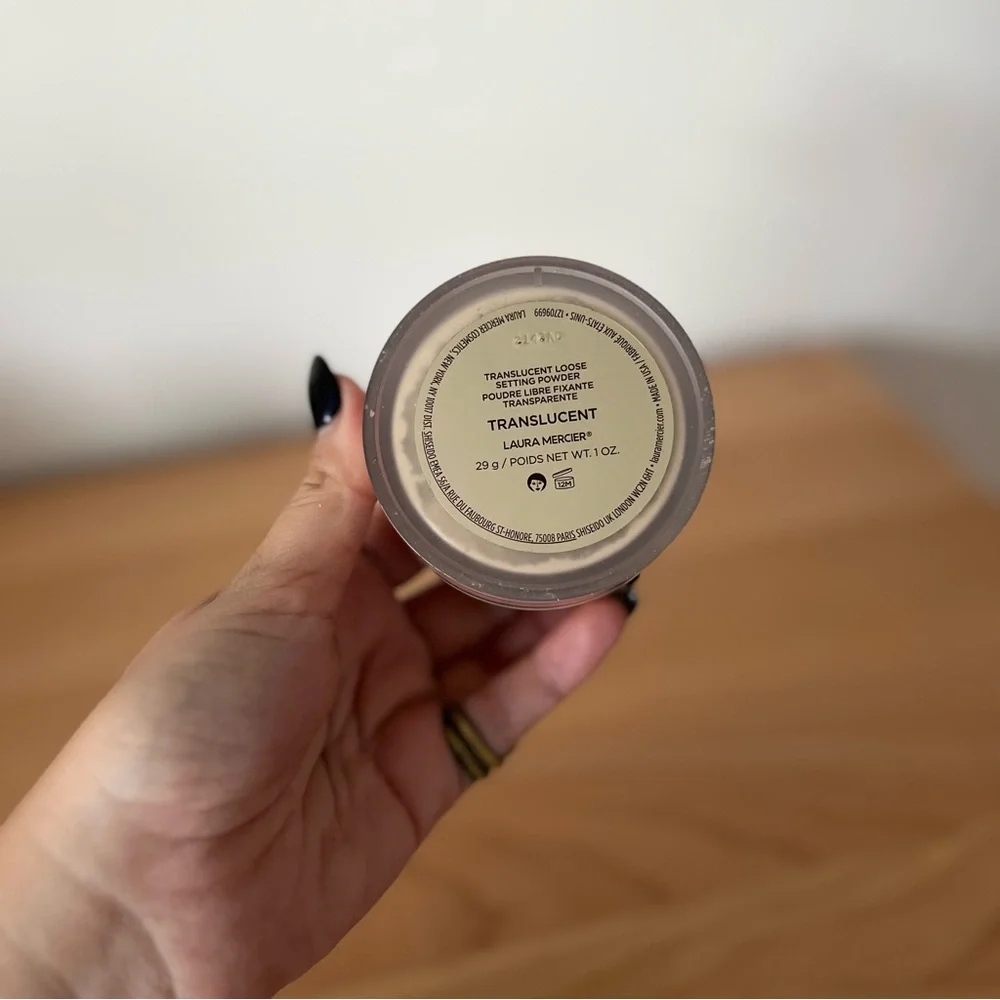 Laura Mercier Translucent Setting Powder - Picture 10 of 13
